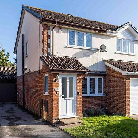 2 Bedroom House-Driveway - Bournemouth Hospital - Long Stay Discounts - Lima Apartments Ltd Екстериор снимка