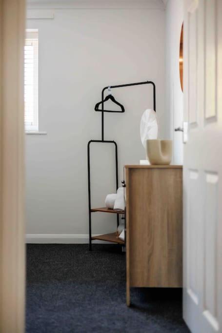 2 Bedroom House-Driveway - Bournemouth Hospital - Long Stay Discounts - Lima Apartments Ltd Екстериор снимка