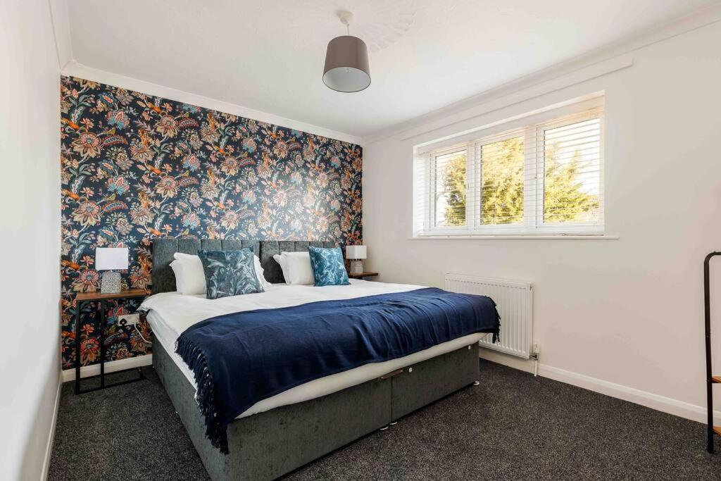 2 Bedroom House-Driveway - Bournemouth Hospital - Long Stay Discounts - Lima Apartments Ltd Екстериор снимка