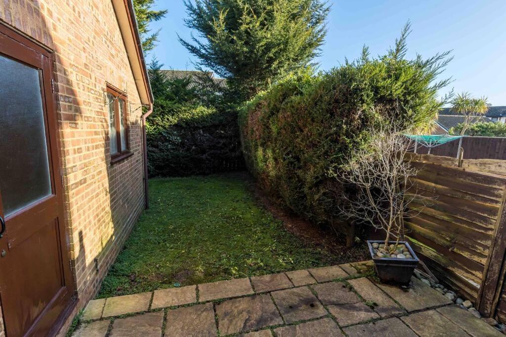 2 Bedroom House-Driveway - Bournemouth Hospital - Long Stay Discounts - Lima Apartments Ltd Екстериор снимка